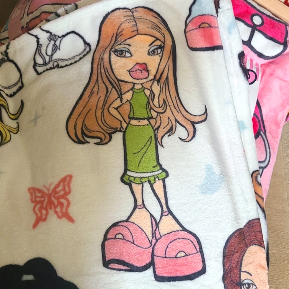 Bratz Blanket 🦋 - Picture 2 of 5